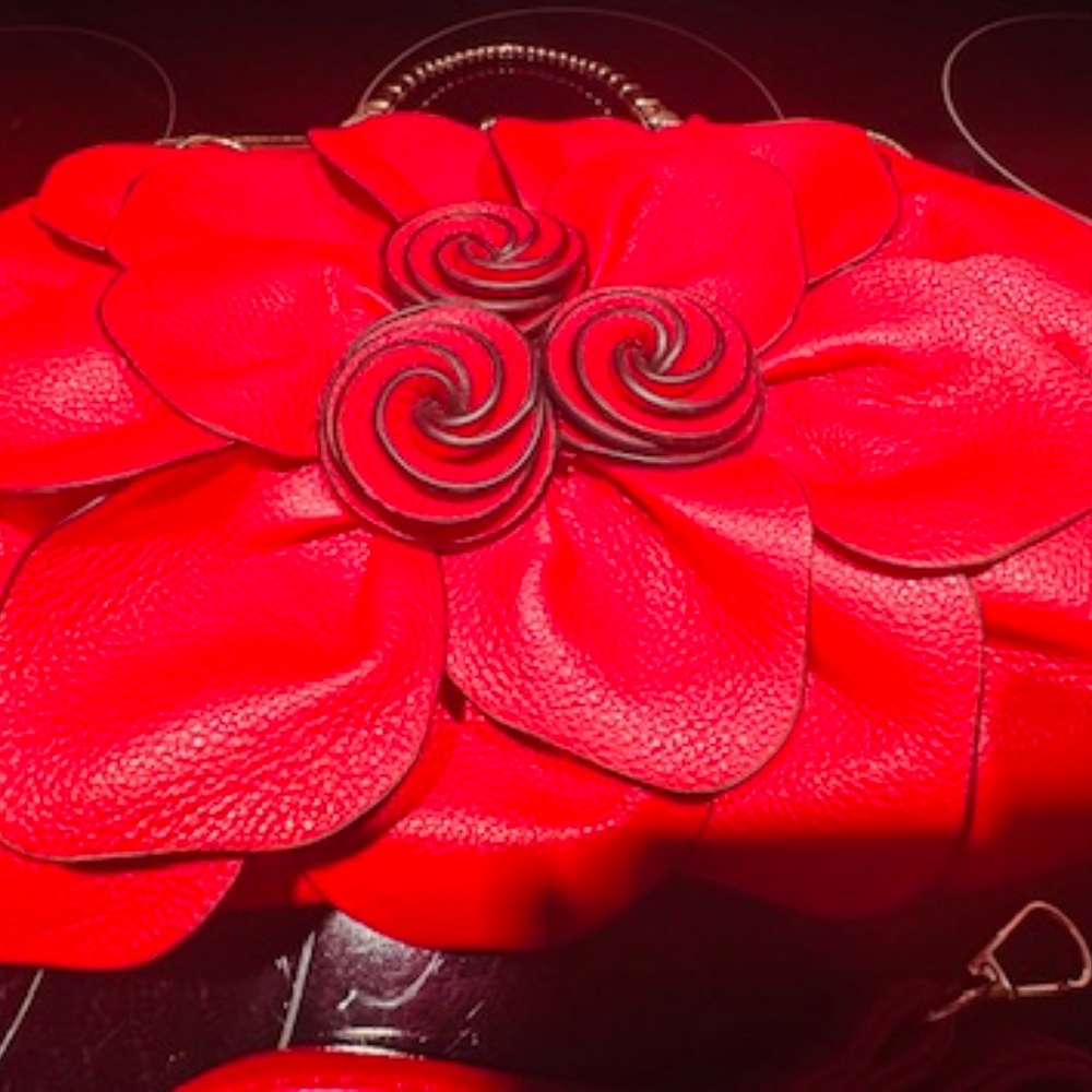 GORGEOUS Red Flower Rose Petal Bag w/Strap & Rhinestone/Gold Handle Accents! - Picture 13 of 14